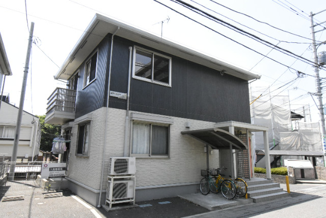 ��ʌ��������܎s�k����i���Q���ڂ̃A�p�[�g�̌����O��