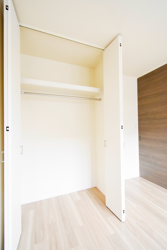 ��ʌ��F�J�s�E�Z�Ԃ̃}���V�����̎��[