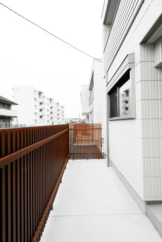 ��ʌ��F�J�s�E�Z�Ԃ̃}���V�����̃o���R�j�[