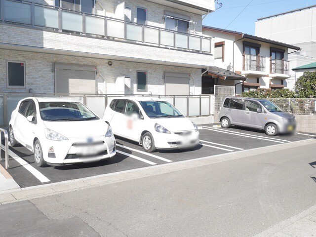 ��ʌ��������܎s��������R���ڂ̃A�p�[�g�̒��ԏ�