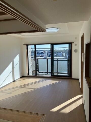 ��ʌ�����s�˒˂S���ڂ̃}���V�����̋����E���r���O