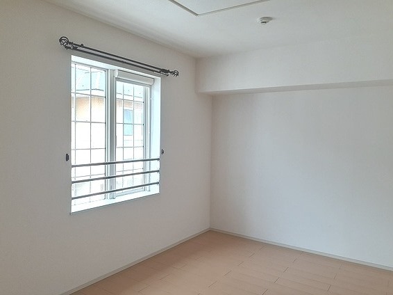 ��ʌ��z�J�s���C�N�^�E���P���ڂ̃A�p�[�g�̋��ԁE���r���O