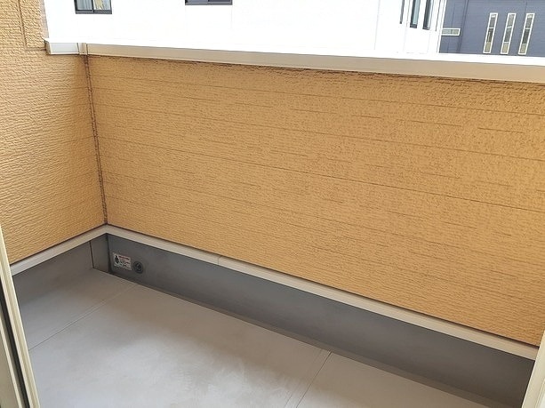 ��ʌ��z�J�s���C�N�^�E���P���ڂ̃A�p�[�g�̃o���R�j�[