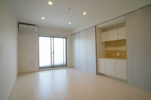 ��ʌ��z�J�s��z�J�R���ڂ̃}���V�����̋��ԁE���r���O