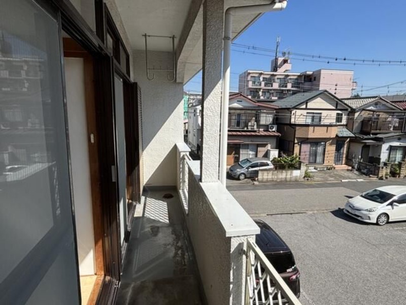 ��ʌ�����s����T���ڂ̃A�p�[�g�̃o���R�j�[