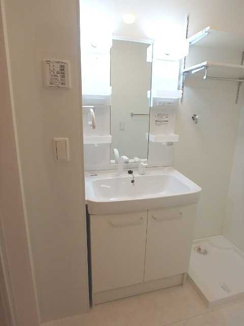 ��ʌ��������܎s�k�擌�听���P���ڂ̃A�p�[�g�̐��ʏ�