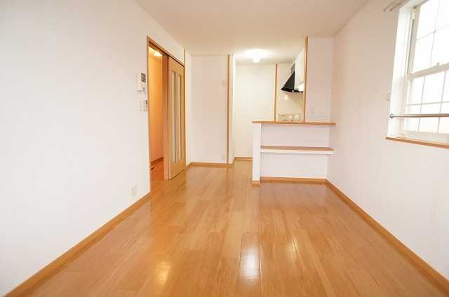 ��ʌ�����s�厚�ΐ_�̃A�p�[�g�̋��ԁE���r���O