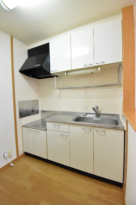 ��ʌ�����s�厚�ΐ_�̃A�p�[�g�̃L�b�`��