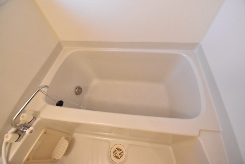 ��ʌ�����s�厚�ΐ_�̃A�p�[�g�̃o�X