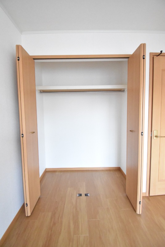 ��ʌ�����s�厚�ΐ_�̃A�p�[�g�̎��[