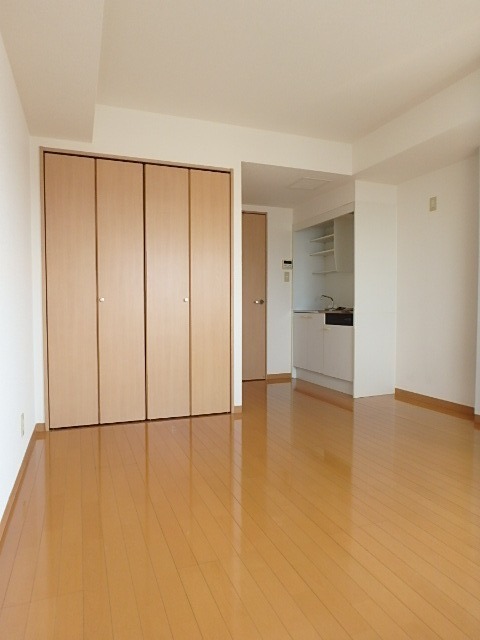 ��ʌ��������܎s�Y�a��̉ƂU���ڂ̃}���V�����̋��ԁE���r���O