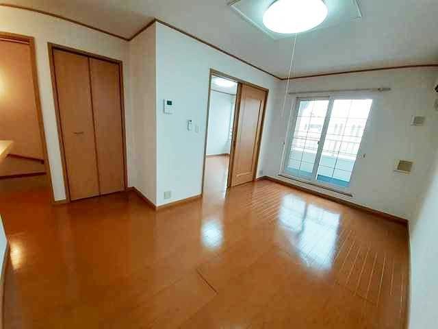 ��ʌ�����s�厚���s�̍��݂̃A�p�[�g�̋��ԁE���r���O