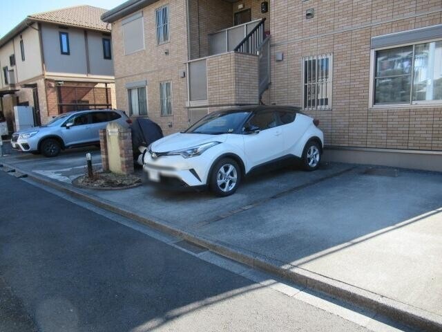 ��ʌ��������܎s�΋摾�c�E�P���ڂ̃A�p�[�g�̒��ԏ�