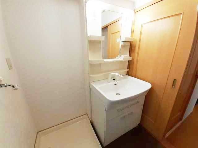 ��ʌ�����s�厚���s�̍��݂̃A�p�[�g�̐��ʏ�