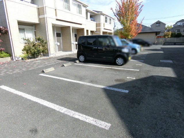 ��ʌ�����s�厚�ΐ_�̃A�p�[�g�̒��ԏ�