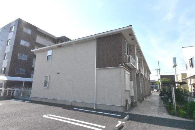 ��ʌ��z�J�s���C�N�^�E���Q���ڂ̃A�p�[�g�̌����O��