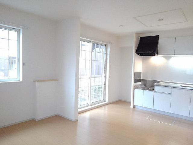 ��ʌ��z�J�s���C�N�^�E���Q���ڂ̃A�p�[�g�̋��ԁE���r���O