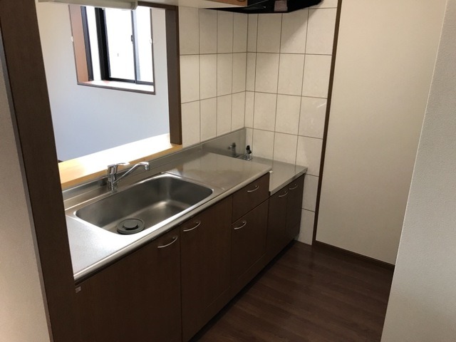 ��ʌ��z�J�s�_�����Q���ڂ̃A�p�[�g�̃L�b�`��