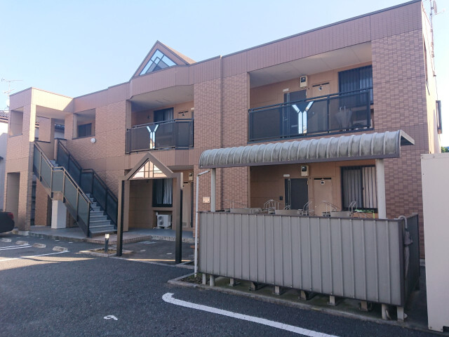 ��ʌ��z�J�s�_�����Q���ڂ̃A�p�[�g�̒��ԏ�