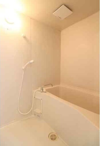 ��ʌ������s���]�U���ڂ̃A�p�[�g�̃o�X