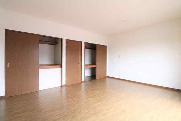 ��ʌ������s���]�U���ڂ̃A�p�[�g�̎��[