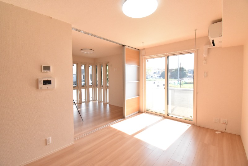 ��ʌ�����s�厚���̃A�p�[�g�̋����E���r���O