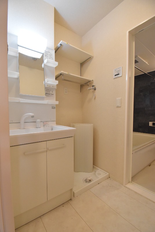 ��ʌ�����s�厚���̃A�p�[�g�̐��ʏ�