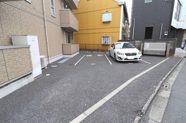 ��ʌ��������܎s�Y�a���؍�S���ڂ̃A�p�[�g�̒��ԏ�