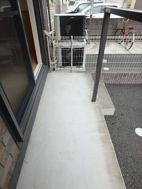 ��ʌ��������܎s�k�擌�听���Q���ڂ̃A�p�[�g�̃o���R�j�[