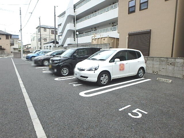 ��ʌ��������܎s�k�擌�听���Q���ڂ̃A�p�[�g�̒��ԏ�