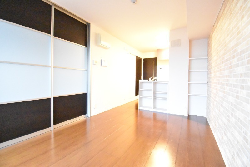 ��ʌ��z�J�s���C�N�^�E���V���ڂ̃A�p�[�g�̋��ԁE���r���O