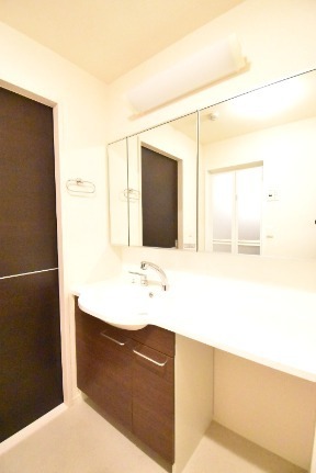 ��ʌ��z�J�s���C�N�^�E���V���ڂ̃A�p�[�g�̐��ʏ�