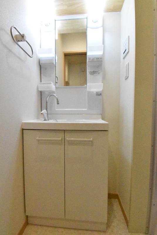 ��ʌ��z�J�s�����{���̃A�p�[�g�̐��ʏ�