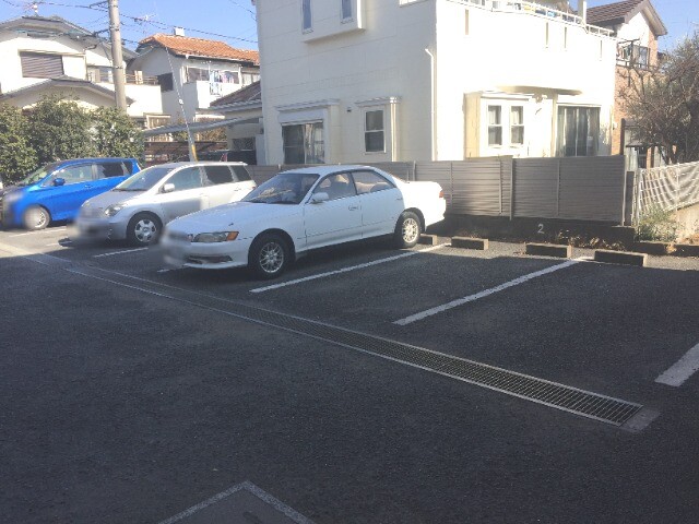 ��ʌ�����s�厚�����̃}���V�����̒��ԏ�