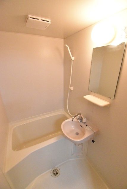 ��ʌ�����s�厚���̃A�p�[�g�̃o�X