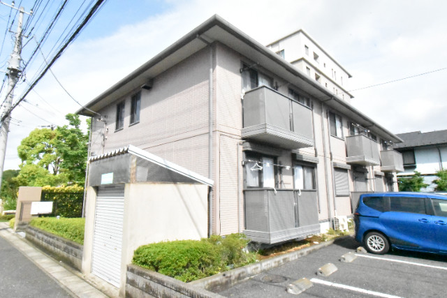 ��ʌ�����s������U����24-13�̃A�p�[�g�̌����O��