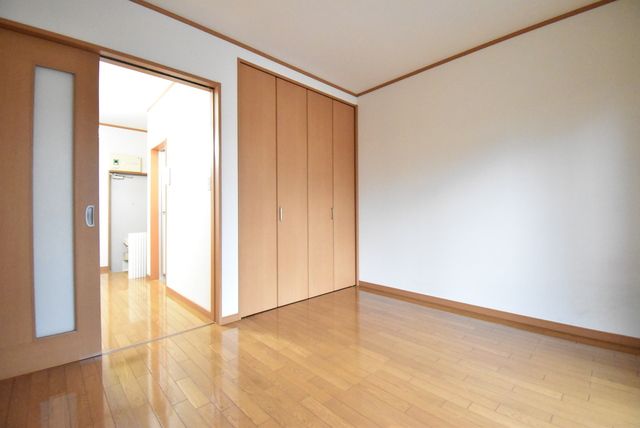 ��ʌ�����s�厚���̃A�p�[�g�̐Q��