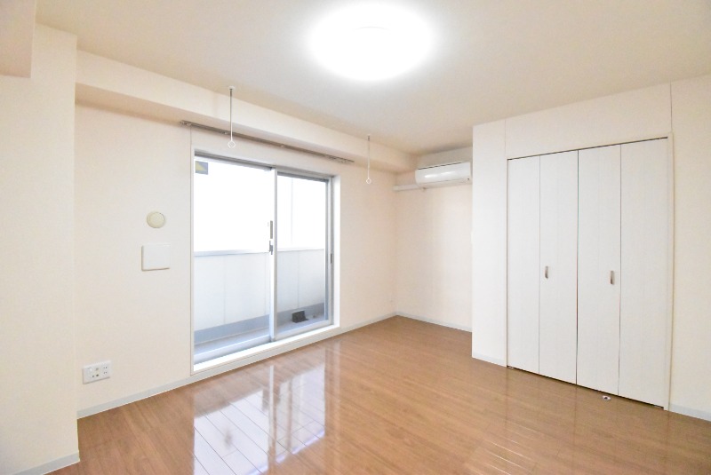 ��ʌ��z�J�s���C�N�^�E���W���ڂ̃}���V�����̋��ԁE���r���O