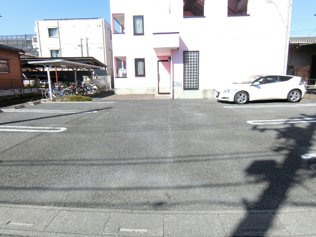 ��ʌ��z�J�s�k�z�J�Q���ڂ̃}���V�����̒��ԏ�