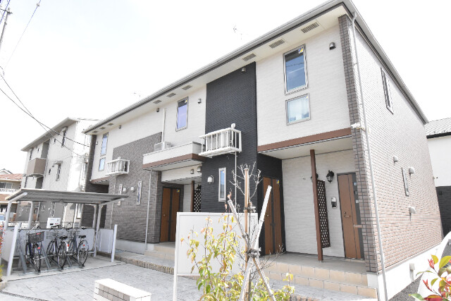 ��ʌ��z�J�s���C�N�^�E���Q���ڂ̃A�p�[�g�̌����O��