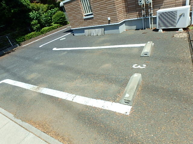 ��ʌ��������܎s�����擇���P���ڂ̃A�p�[�g�̒��ԏ�