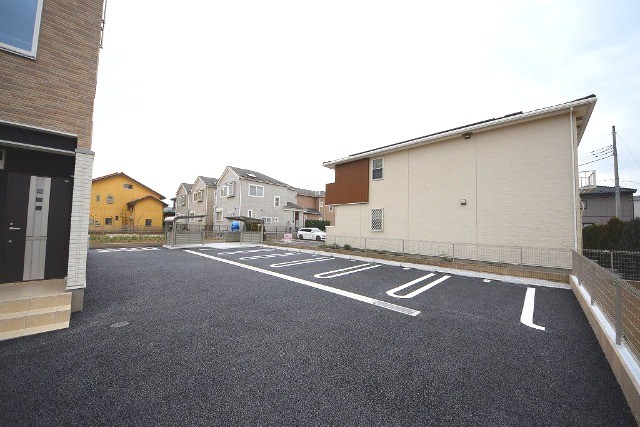 ��ʌ�����s�厚�����q�V�c�̃A�p�[�g�̒��ԏ�