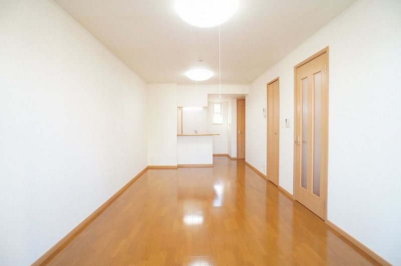 ��ʌ��z�J�s�厚�쉬���̃A�p�[�g�̋��ԁE���r���O