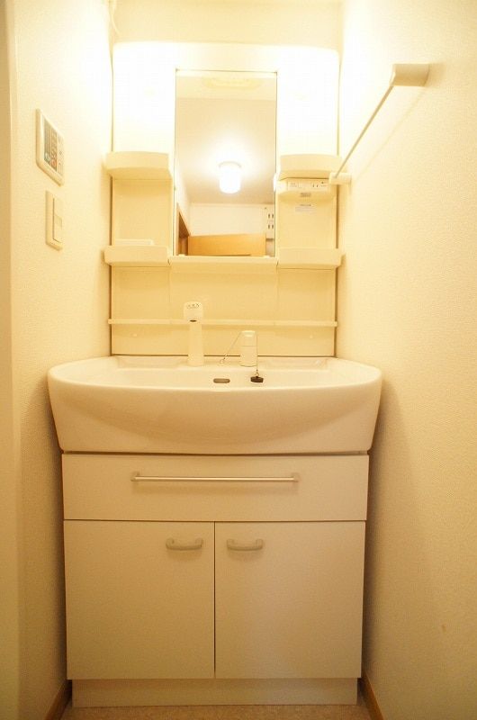 ��ʌ��z�J�s�厚�쉬���̃A�p�[�g�̐��ʏ�