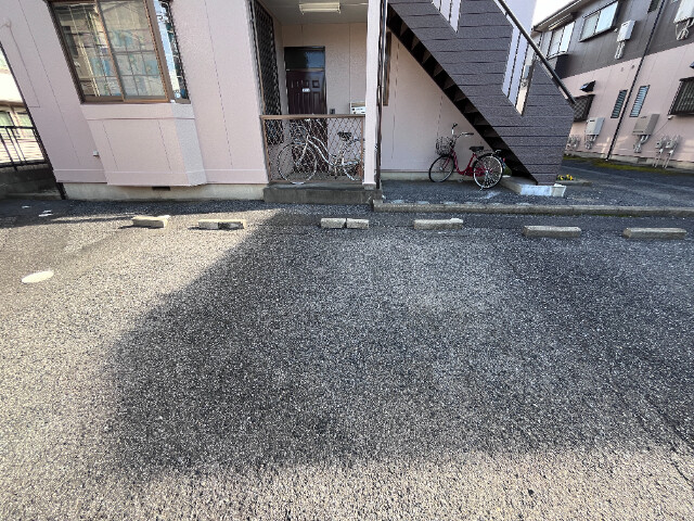 ��ʌ������s���v��̃A�p�[�g�̒��ԏ�