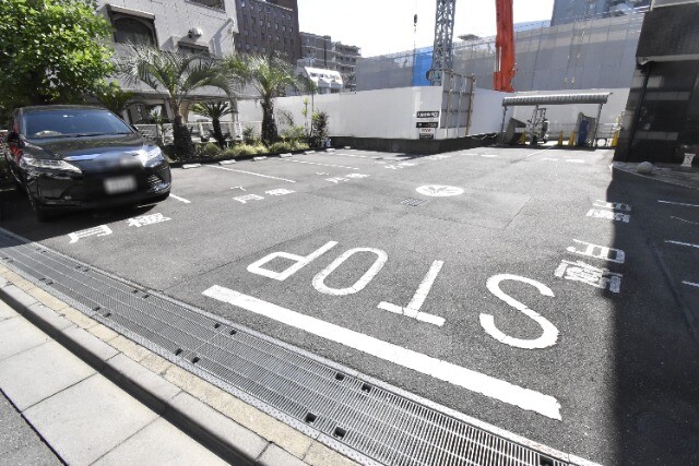 ��ʌ��������܎s��{����ؒ��Q���ڂ̃}���V�����̒��ԏ�