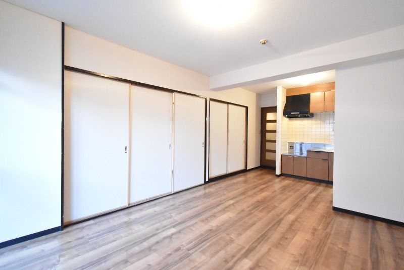 ��ʌ�����s�k����Q���ڂ̃}���V�����̋��ԁE���r���O