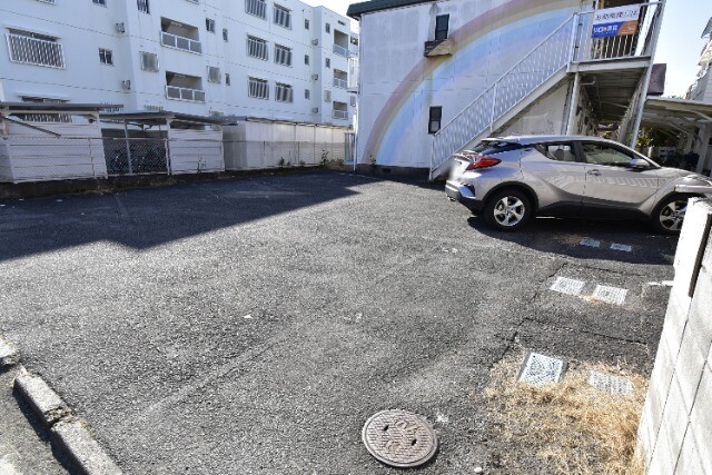 ��ʌ��������܎s�k�擌�听���P���ڂ̃A�p�[�g�̒��ԏ�