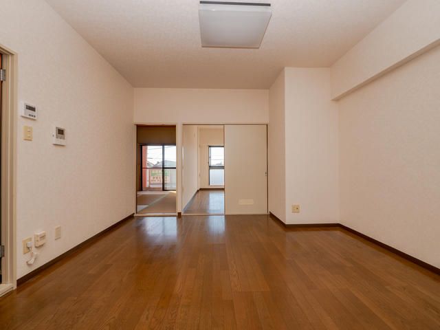 ��ʌ��z�J�s�����R���ڂ̃}���V�����̋��ԁE���r���O