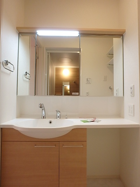 ��ʌ��������܎s�Y�a��̉ƂS���ڂ̃A�p�[�g�̐��ʏ�